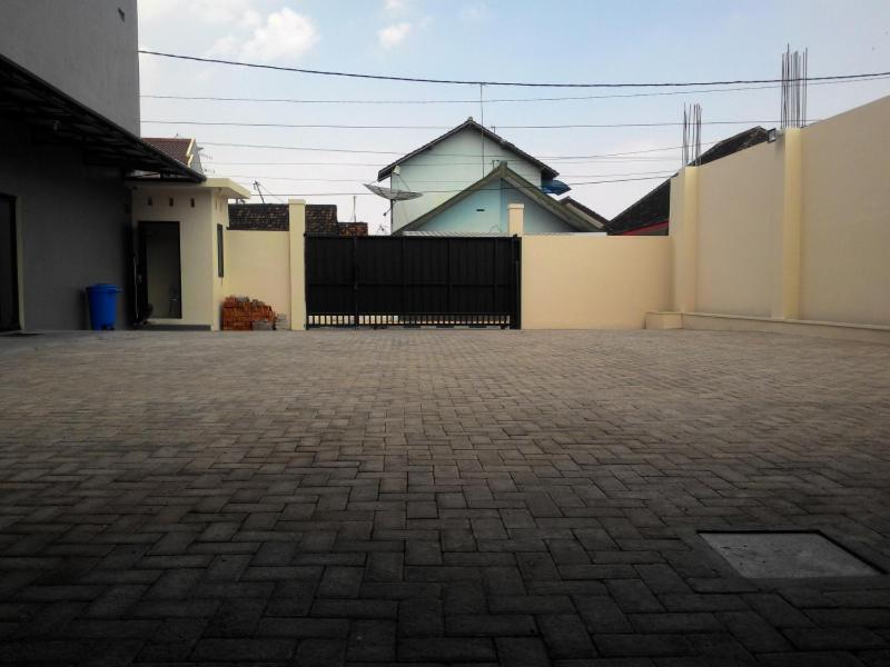 Dekost Madiun Hotell Eksteriør bilde
