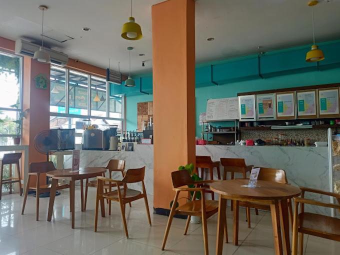 Dekost Madiun Hotell Eksteriør bilde