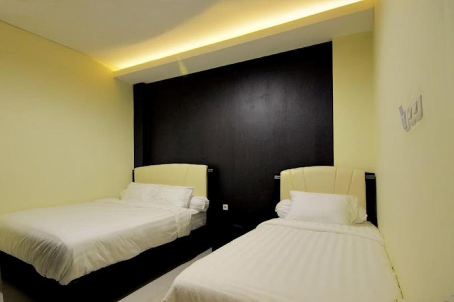 Dekost Madiun Hotell Eksteriør bilde