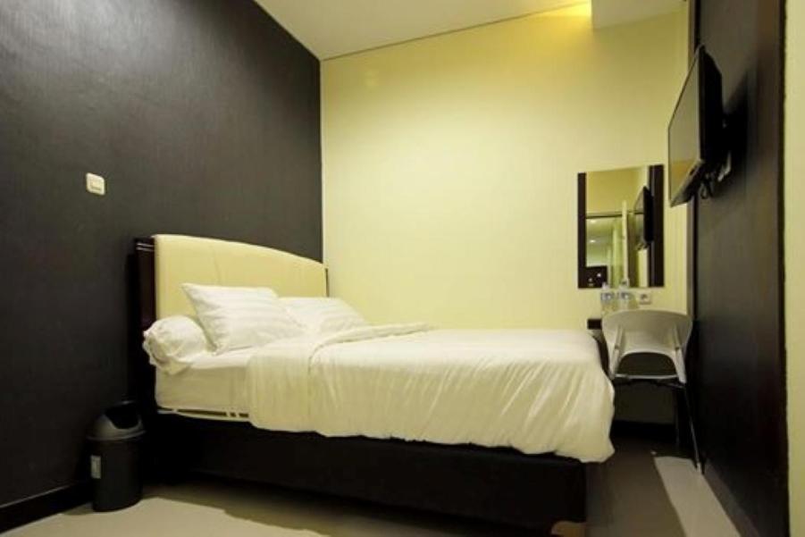Dekost Madiun Hotell Eksteriør bilde