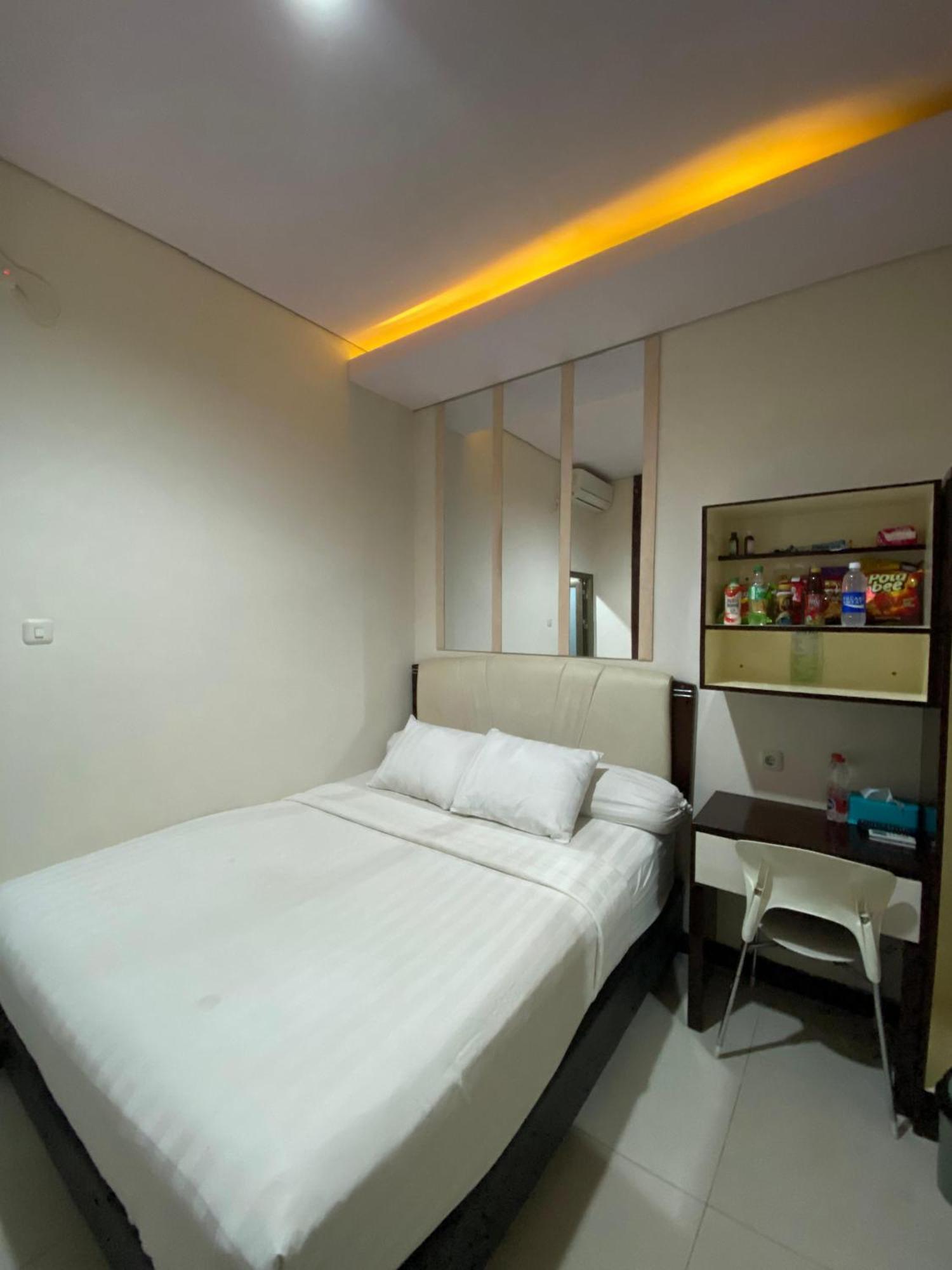 Dekost Madiun Hotell Eksteriør bilde