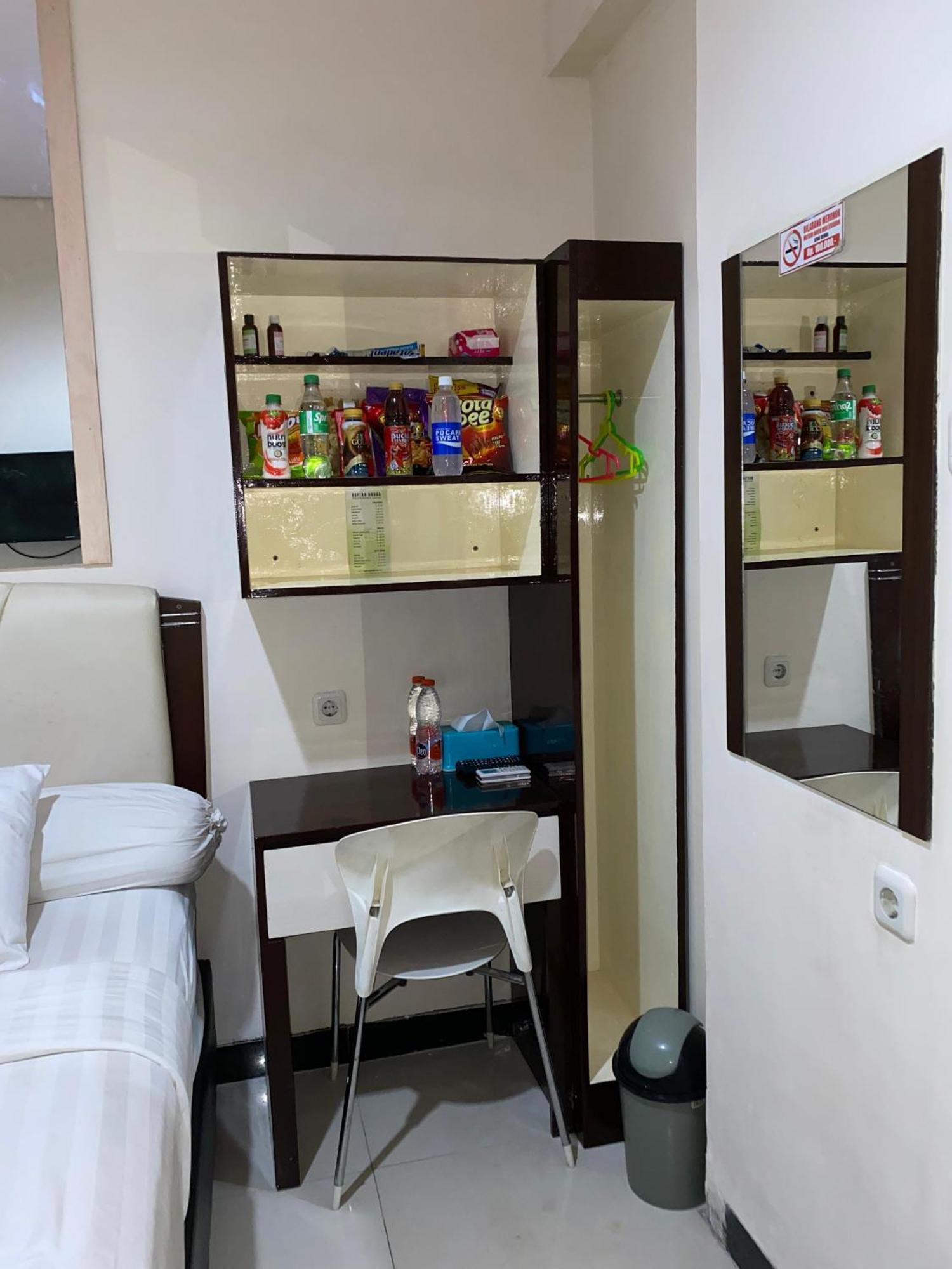 Dekost Madiun Hotell Eksteriør bilde